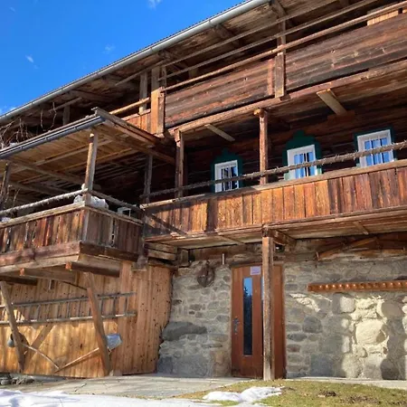 Berghaus Wiesegg - Uriges Tiroler Apartment Fuegenberg