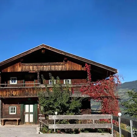 Berghaus Wiesegg - Uriges Tiroler Apartment Fuegenberg