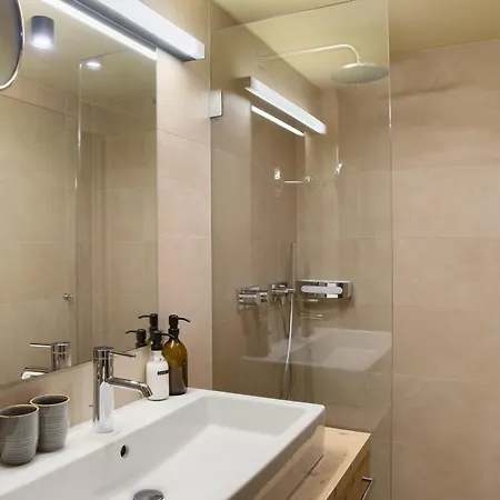 Апартаменты Berghaus Wiesegg - Uriges Tiroler Pankrazberg